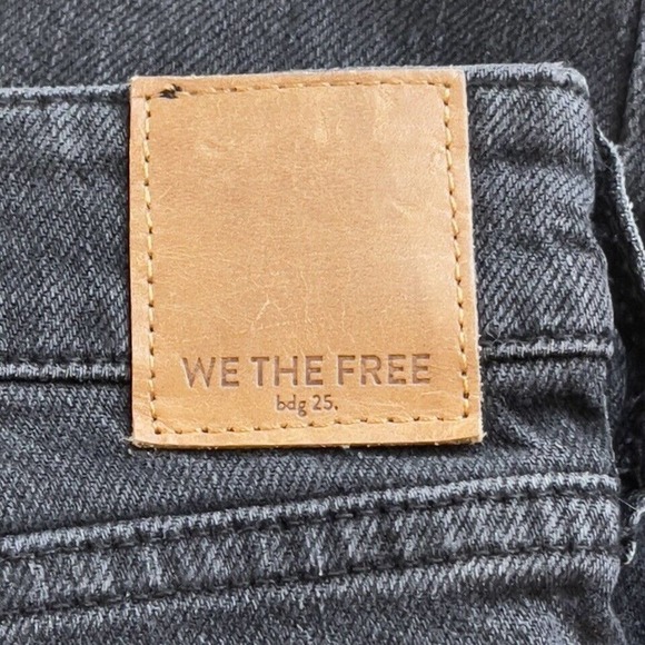 Free People x We The Free Slim Boyfriend Distressed Faded Black Jeans Size 32 - Picture 11 of 12